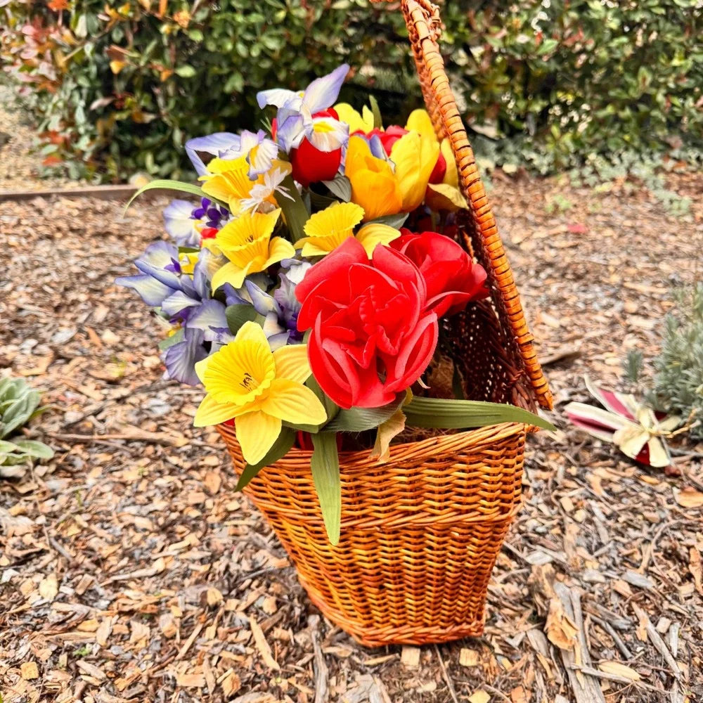 Handcrafted Woven Picnic Basket Artificial Silk Flower Arrangement Decor Accent‎